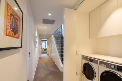 The Hill Residence - image 9