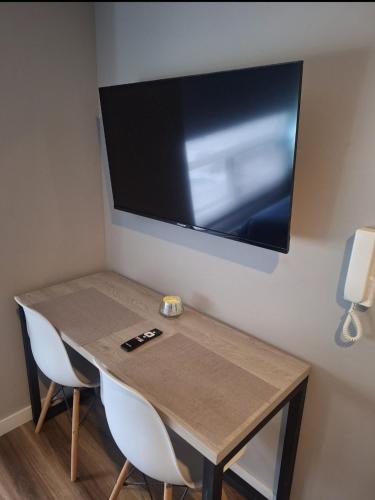 One-Bedroom Apartment image 10