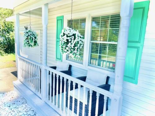 Shady Pines Retreat in Hope Mills, USA