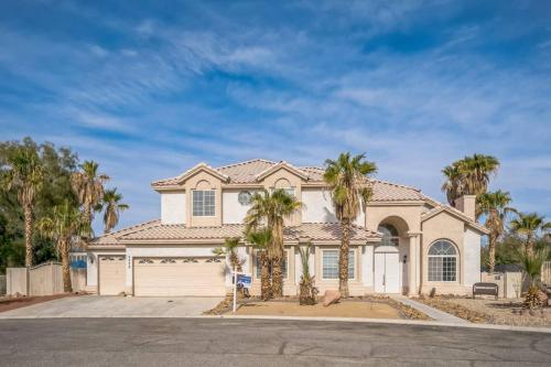 466 Massive 5 bedroom close to the strip