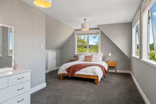 Lake Taupō Estate for 18ppl Pool, Spa & Big Views, Taupo (photo 8)