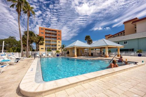 المنظر الخارجي, Redington Beach Retreat - Immaculate Beach Condo with Water Views, Pool, Hot Tub in Indian Shores