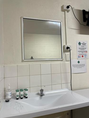 Youth Shack Backpackers Darwin Room Type - Standard Double Room