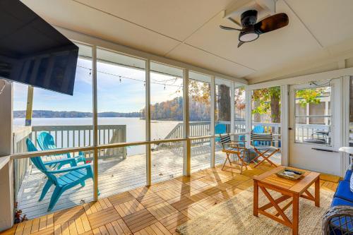 Discover Lakeside Bliss at Jackson Lake! in Egyéb