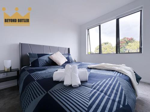 2b1b Prime Location - 10 Sec Walk to Sunday Market in افونديل