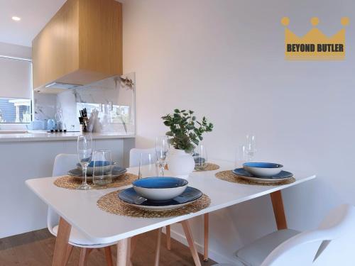 المرافق, 2b1b Prime Location - 10 Sec Walk to Sunday Market in افونديل