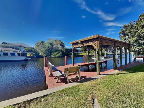 Cool Water 3 Bedrooms Sleeps 7 Private Pool Pet Friendly WiFi - main image