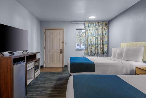 Days Inn & Suites by Wyndham Flagstaff I-40 – Flagstaff, AZ