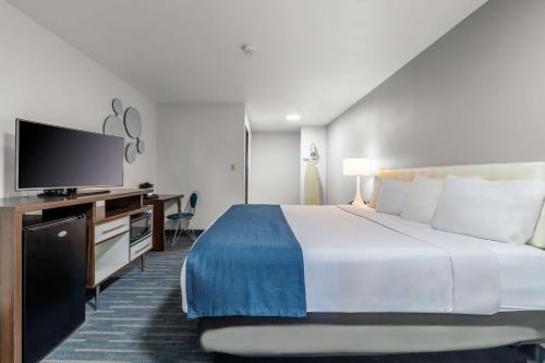 Days Inn & Suites by Wyndham Flagstaff I-40 – Flagstaff, AZ