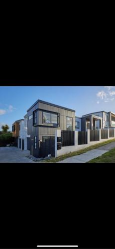 Duo Duo, Auckland