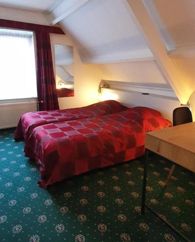 2 twin beds