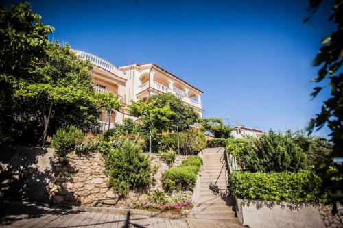 Apartments with WiFi Lopar, Rab - 14804