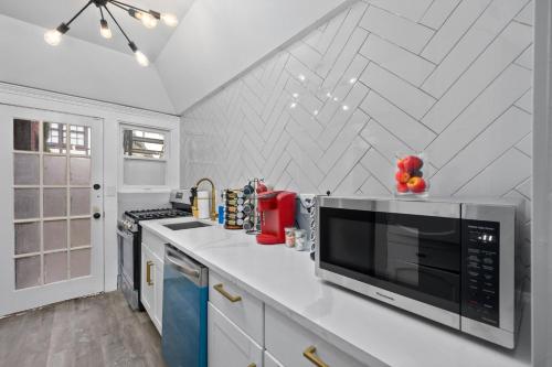 Charming Midtown Houston Apt with Free Parking near พิพิธภัณฑ์เด็กเฮาส์ตัน