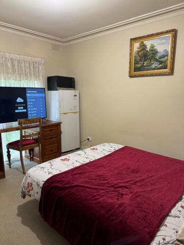 Couple room with shared bathroom in Glen Waverley