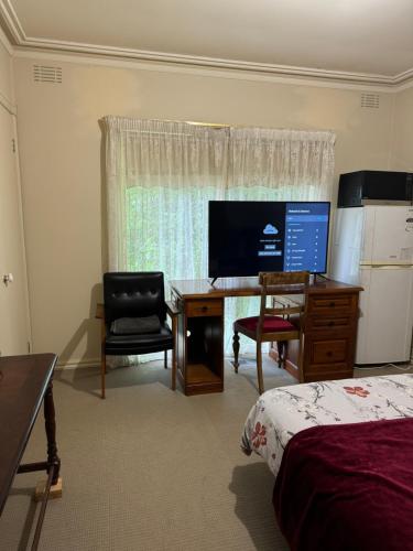 Couple room with shared bathroom in Glen Waverley