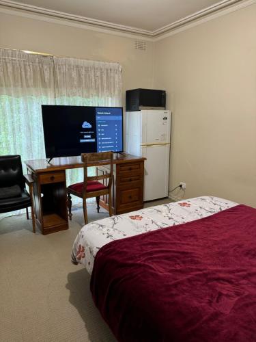 Couple room with shared bathroom in Glen Waverley