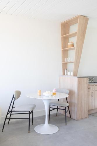 The Bungalows by Homestead Modern at The Joshua Tree Retreat Center - 주방