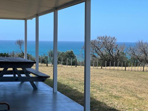 Dārzs, Wharekapua Beach House in Pukenui