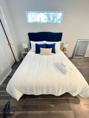 Pet-Friendly Uptown Dallas Loft with Patio & Grill in Oak Lawn