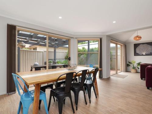 Spacious Modern Walk to the Beach