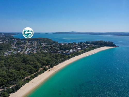 Spacious Modern Walk to the Beach