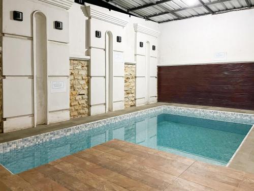 สระว่ายน้ำ, Oma Kost 3 Probolinggo Mitra RedDoorz in โปรโบลิงโก้