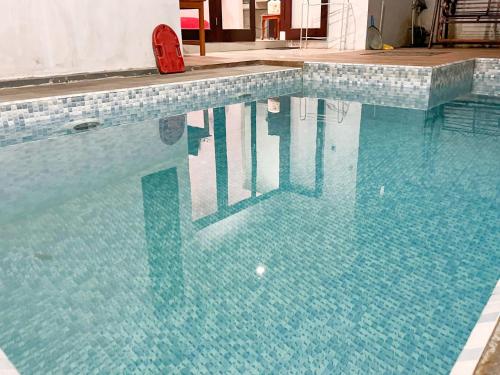 สระว่ายน้ำ, Oma Kost 3 Probolinggo Mitra RedDoorz in โปรโบลิงโก้