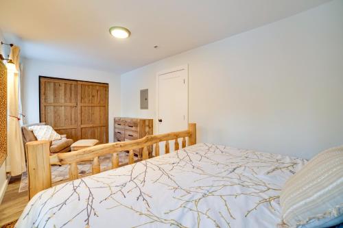 Walk to Kenai River Forested Fishermans Cabin!