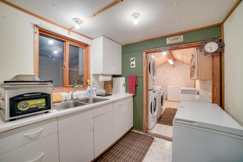 Studio Steps to Kenai River with Fire Pit!