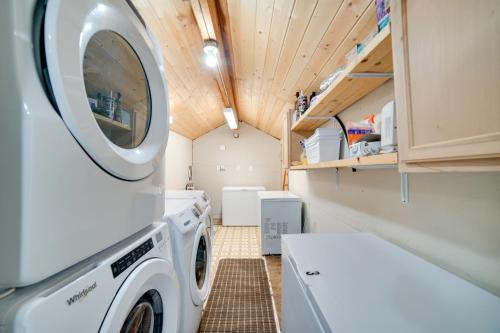 Studio Steps to Kenai River with Fire Pit!