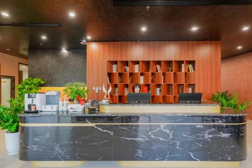Orange Crystal Phoenix hotel - 로비