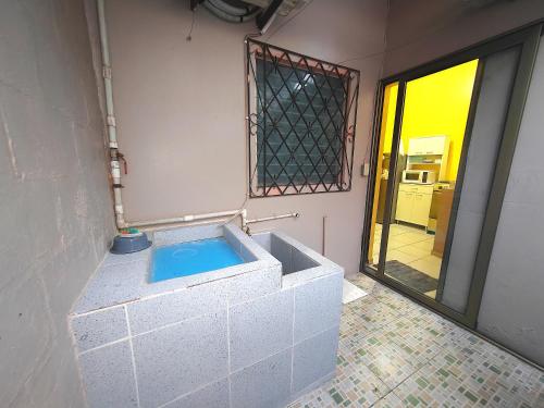 المرافق, Hostal La Campana in سان ميجويل