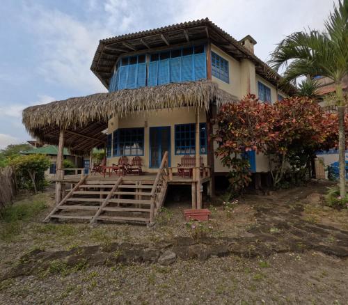 La Perla Hostel and Cabins