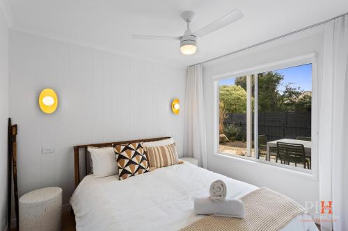 Luxe Stay with Fireplace Cowes - image 2