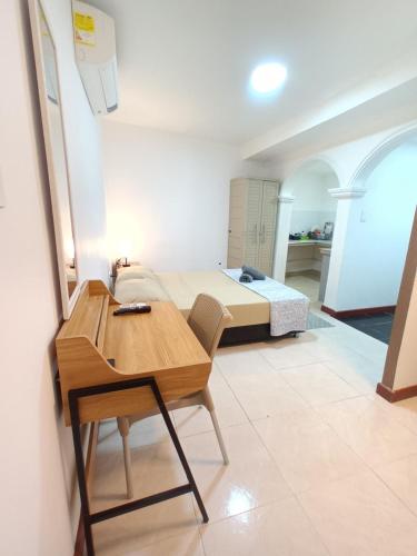 Erlis Place 17B a solo una cuadra de la playa y el malecon - image 4