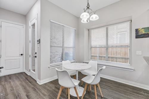 บริการและสิ่งอำนวยความสะดวก, Cozy 5BR Estate Lewisville - Office, Game Room in ลูอิสวิลล์ (TX)