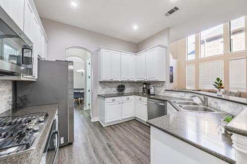 ห้องครัว, Cozy 5BR Estate Lewisville - Office, Game Room in ลูอิสวิลล์ (TX)