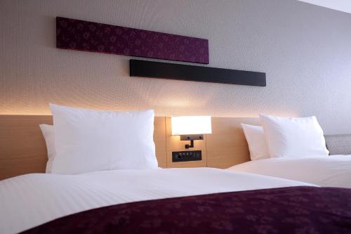 Superior Twin Room with City View with Free access to Lounge - Non-Smoking image 9
