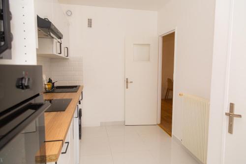 Appartement renove situe aux portes de Paris in Villeneuve-la-Garenne