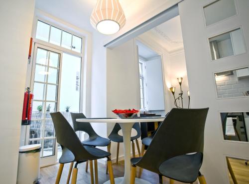 Entre o Carmo e a Trindade near Estadio do Sport Lisboa e Benfica