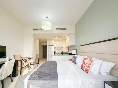Bespoke Holiday Homes - High floor studio in Tower 108 JVC, Dubai