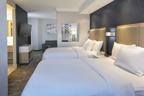 SpringHill Suites Detroit Southfield - image 2