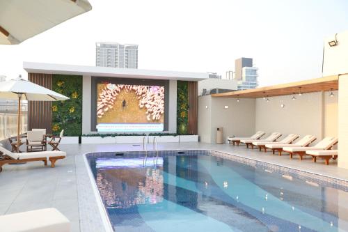 Wescott Plaza Hotel Apartments - Swimming pool