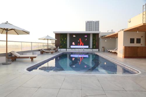 Wescott Plaza Hotel Apartments - Swimming pool