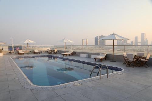 Wescott Plaza Hotel Apartments - Swimming pool
