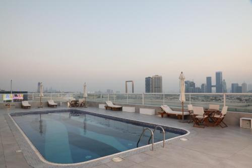 Wescott Plaza Hotel Apartments - Swimming pool