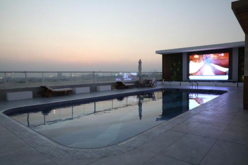Wescott Plaza Hotel Apartments - Swimming pool