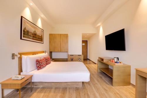Business Double or Twin Room with 10% off on F&B  image 2