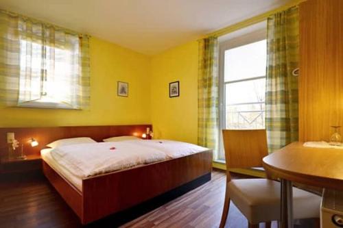 1 queen bed