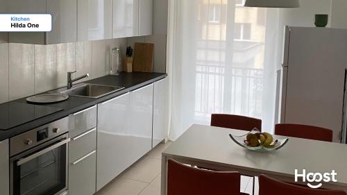 H1 with 4,5 Room, Bathroom, Kitchen, Central, quiet & modern with office, Curych (fotografie 2)